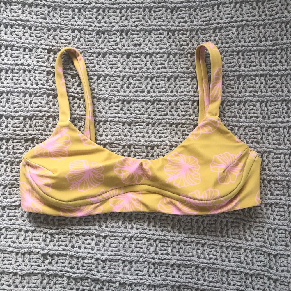 Benoa Brooke Top in Honey Hibiscus